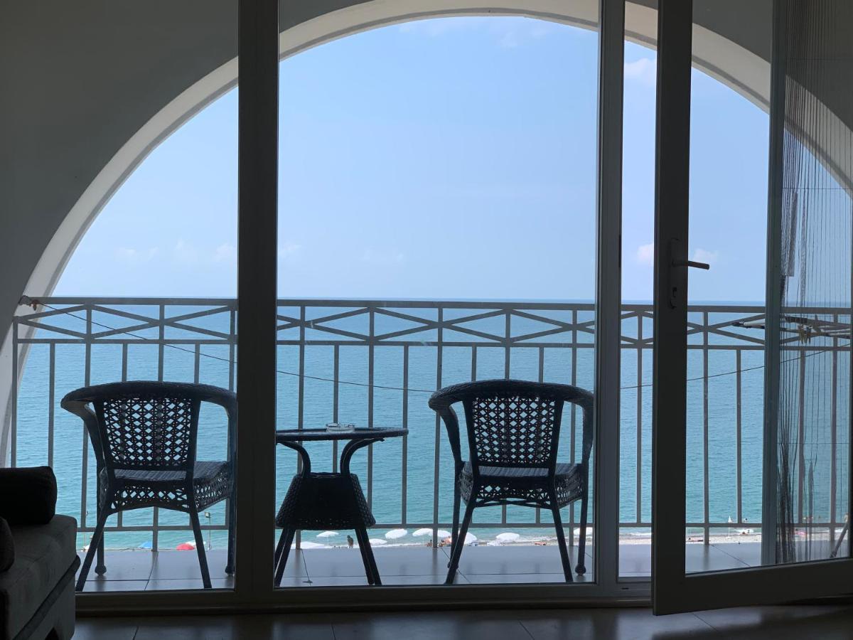 Apartment Magnolia Seaside バトゥーミ エクステリア 写真
