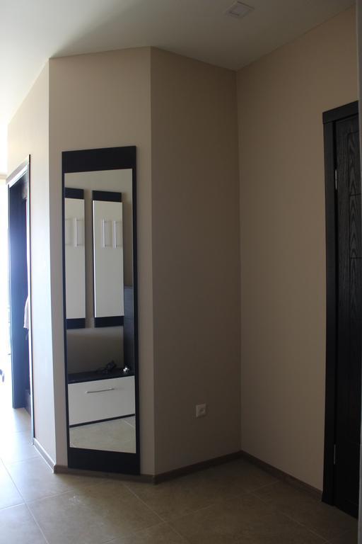 Apartment Magnolia Seaside バトゥーミ 部屋 写真