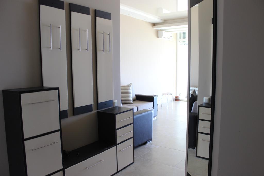 Apartment Magnolia Seaside バトゥーミ 部屋 写真