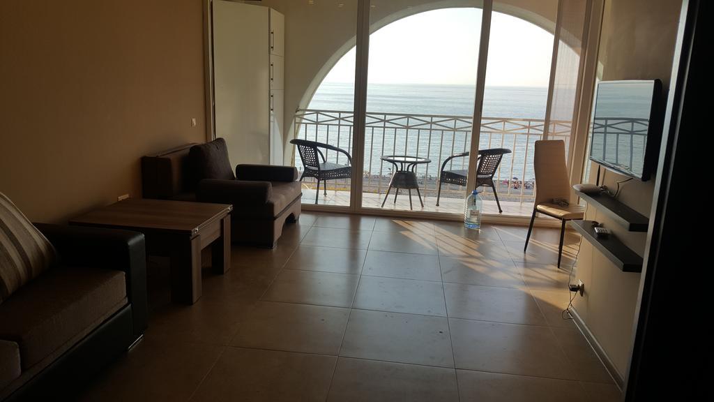 Apartment Magnolia Seaside バトゥーミ エクステリア 写真