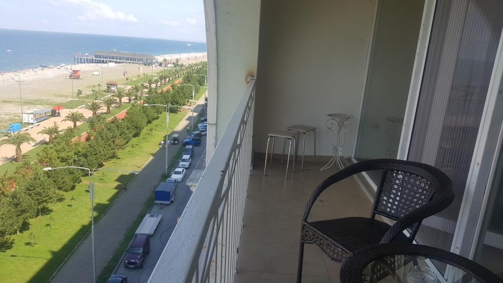 Apartment Magnolia Seaside バトゥーミ エクステリア 写真