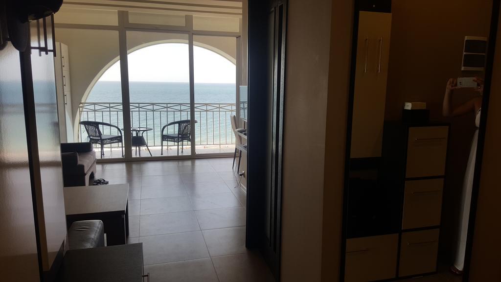 Apartment Magnolia Seaside バトゥーミ エクステリア 写真